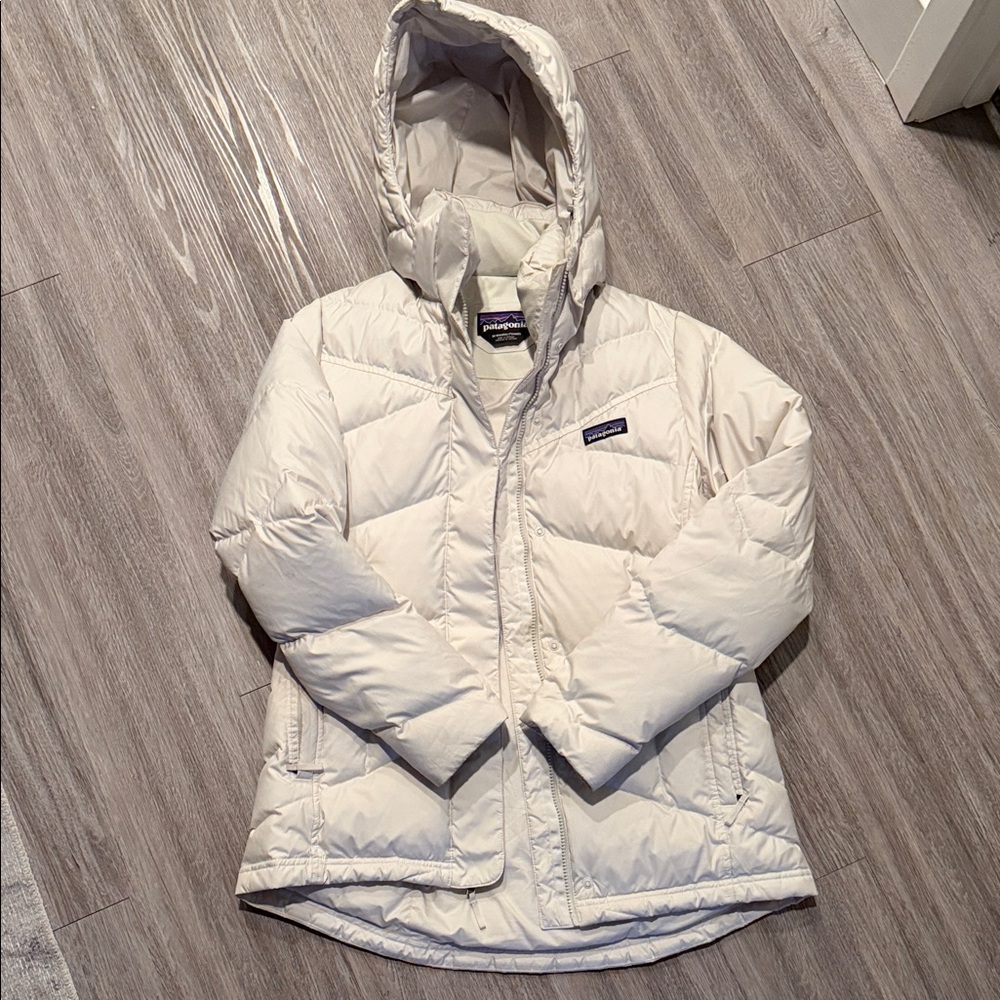 Patagonia Women's Cream Hooded Puffer Jacket